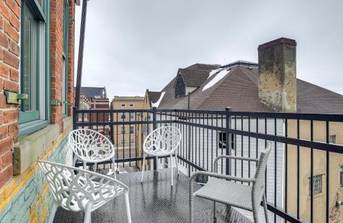 Springfield Apartment | Less Than 1 Mi to Wittenberg Eclectic Loft with Parking!