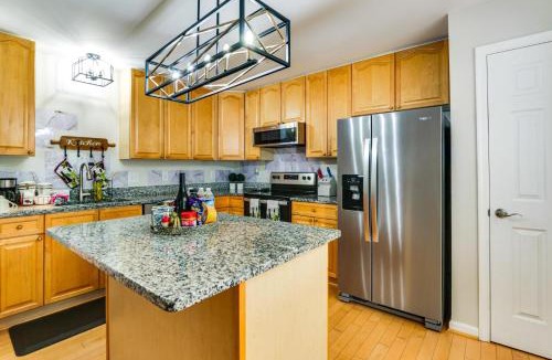 Hagerstown House | Less Than 2 Mi to Dtwn Hagerstown Townhome with Fireplace