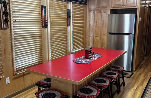 Byrdstown Boat Rental | Liberty is a 6 bedroom houseboat on the Water at Dale Hollow Lake!