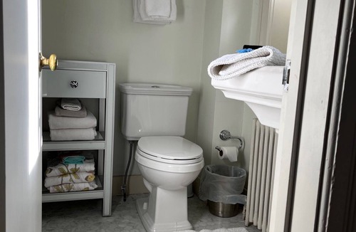 Ligonier Apartment | Ligonier Cozy and Comfortable In-town Location