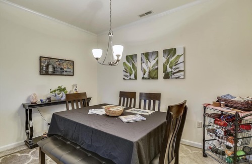 Rehoboth Beach Condo | LINENS INCLUDED*! 3/N MINI-STAYS! CONVENIENT, COMMUNITY POOL/WIFI Internet Included! SHORT DRIVE TO BEACH