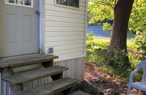Manns Choice Cabin | Little White Cabin by the river, fishing trails, kayaking, near State Park lake