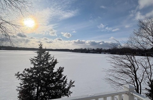 Howe House | Live & Love Life on the Lake at Sunset Peak!