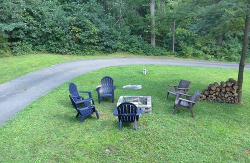 Farmington House | Located close to all the local attractions in a peaceful mountain setting!