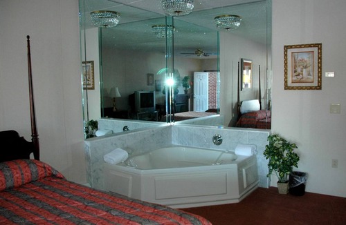 Lockport Hotel | Lockport Inn & Suites