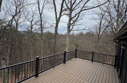 James Creek Cabin | Log cabin minutes from Raystown Lake!