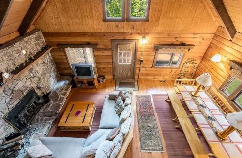 Great Cacapon House | Log Cabin w Loft, Hot Tub, Deck, Fire Pit, & WiFi