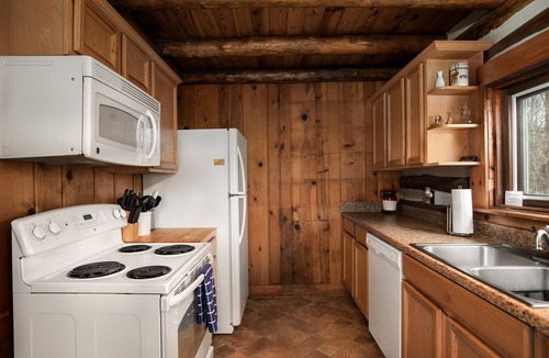 Front Royal Cabin | Log Cabin with a spectacular view of the Shenandoah River and the Massanutten Mo