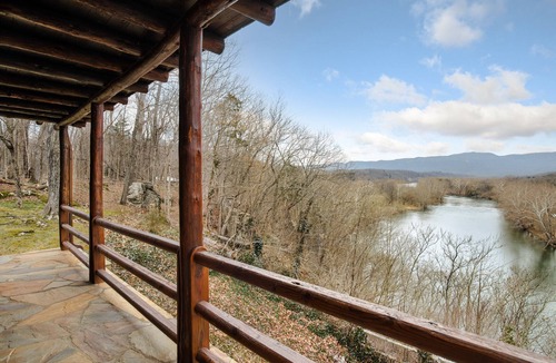 Front Royal Cabin | Log Cabin with a spectacular view of the Shenandoah River and the Massanutten Mo