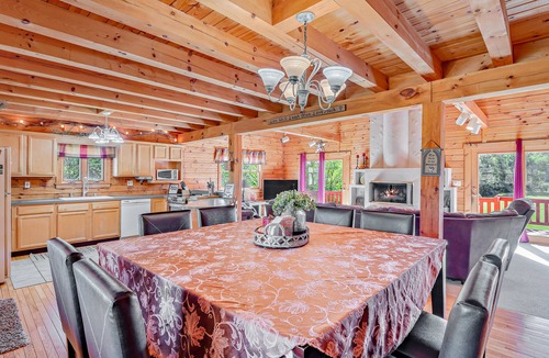 Harrisburg House | Log Home on 8 Acres close to Hershey attractions