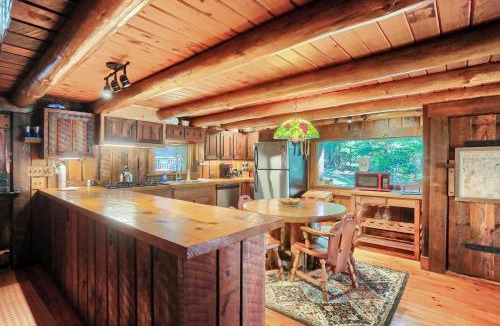 Clarion House | Log Home -wifi-pet Friendly-pavilion
