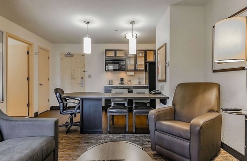 Mount Laurel Hotel | Look No Further! Free Parking, Pets Allowed, Short Drive to Liberty Bell Center