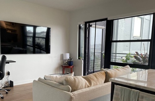 Eckington Apartment | Lovely 1 bedroom w/ balcony in the heart of NoMA