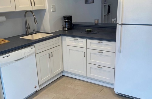 Long Branch Apartment | Lovely 2 Bedroom Unit in Long Branch, close to the beach, and NJ Transit.