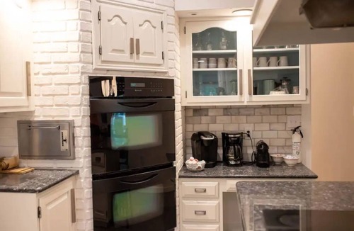 Scranton Apartment | Lovely 4 bedroom rental with spacious master suite