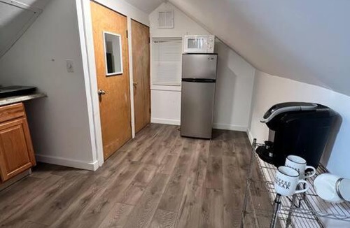 Belleville Apartment | Lovely Attic 1 Bedroom LOFT entire unit near nyc