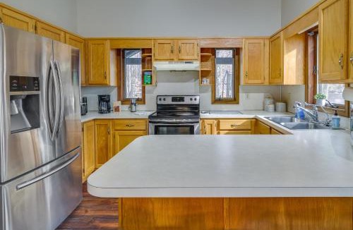Gouldsboro House | Lovely Poconos Cabin with Resort Amenities!