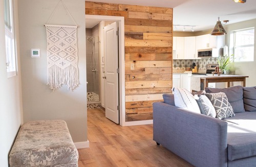 Pittsburgh Apartment | Lovely Strip District loft with free parking