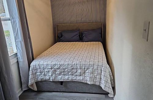 True Apartment | Lux Cabin By The Pipestem creek Pet friendly