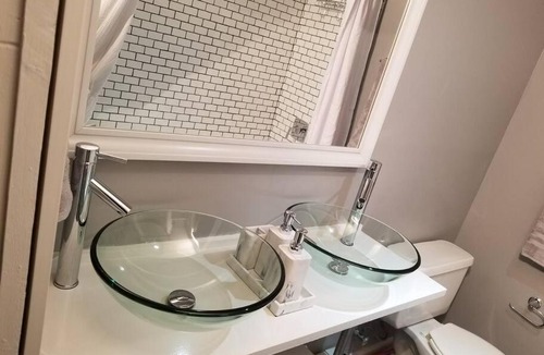 Glenham Apartment | Lux Modern APT wash dryer dishwasher
