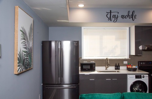 North Philadelphia East Apartment | Lux stay by Center City/Temple with King bed and Spacious Bedrooms