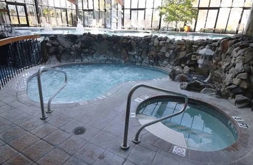 Vernon Cabin | Luxe 10 guest Cabin/Skiing/Pools/Tennis/Gym/Hiking