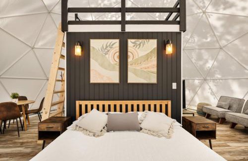 Capon Bridge House | Luxe 2 Bed Dome w Hot Tub Deck Fire Pit & Bath
