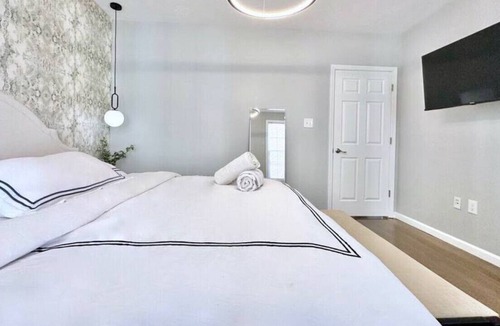 South Hills House | Luxe Mt. Lebanon Home | Central | Free Parking