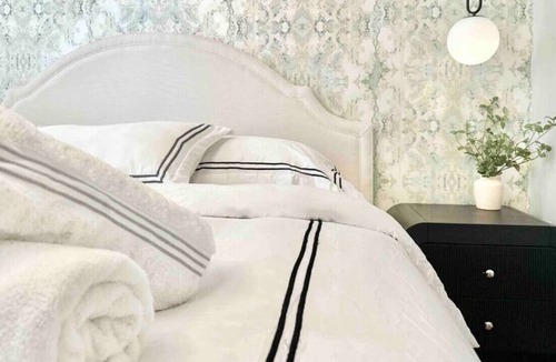 South Hills House | Luxe Mt. Lebanon Home | Central | Free Parking