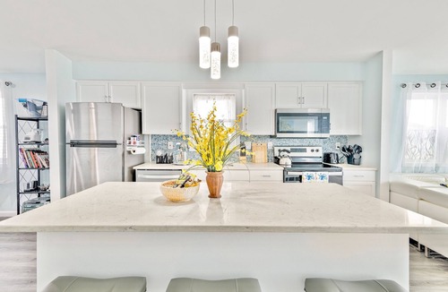 Hancocks Bridge House | Luxe Private Beachfront Retreat on Delaware River!