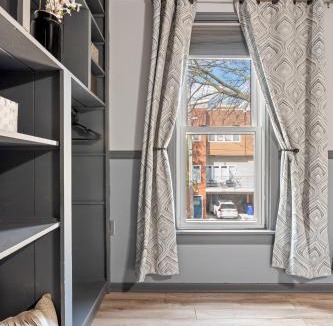 Detroit - Shoreway Apartment | Luxe Suite with Pool Table, King Bed, 3 TVs, & Free Parking