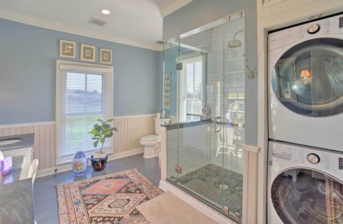 Germantown House | Luxe 'Windmill Farms' w/ Hot Tub & Fire Pit!