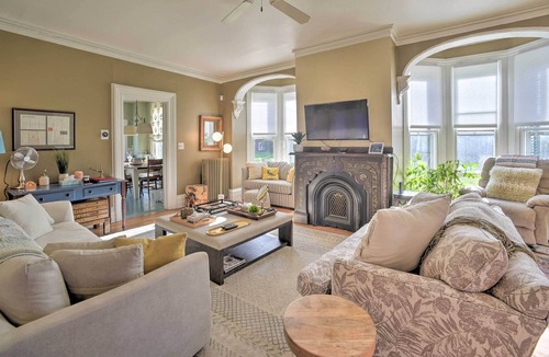 Germantown House | Luxe 'Windmill Farms' w/ Hot Tub & Fire Pit!