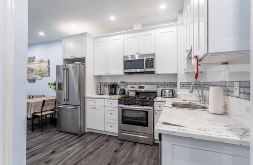 Constable Hook Apartment | Luxurious 4BR Retreat | Sleeps 12+ | Near NYC