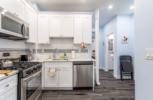 Constable Hook Apartment | Luxurious 4BR Retreat | Sleeps 12+ | Near NYC