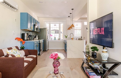 Capitol Hill House | Luxurious 5 Bedroom House!1 Mile from Capitol Hill!