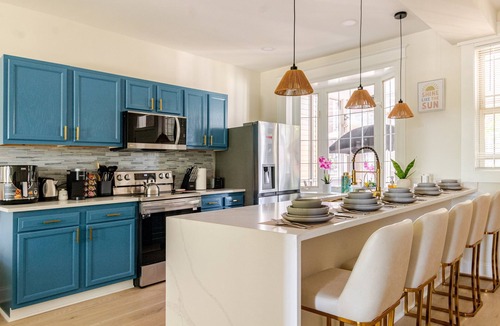 Capitol Hill House | Luxurious 5 Bedroom House!1 Mile from Capitol Hill!