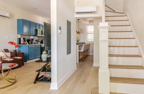 Capitol Hill House | Luxurious 5 Bedroom House!1 Mile from Capitol Hill!