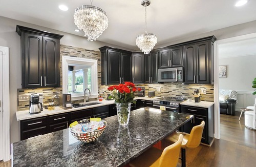 Mason Villa | Luxurious 5BR Pool Paradise in Mason
