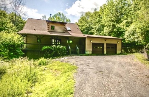Corning Cabin | Luxurious country retreat for a family, couple or professional group!