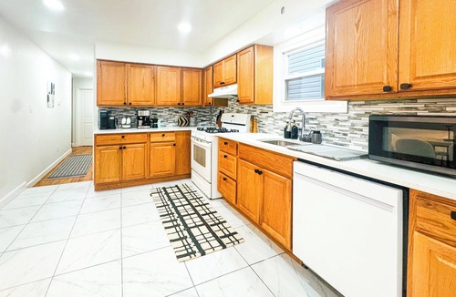 The Heights Condo | Luxurious Designer's Home 4 Bed 3 bath with Gaming Rm