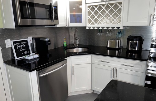 Wakefield Apartment | Luxurious home with jacuzzi with tv and pool table and