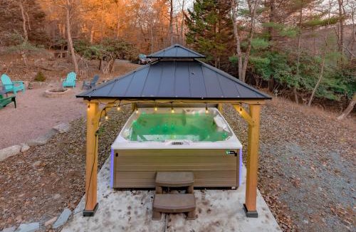 Lake Harmony Estates House | Luxurious house with largest hot tub & perfect retreat!