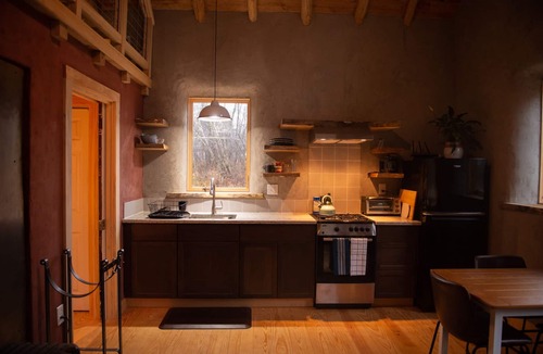 Trumansburg Cottage | Luxuriously Crafted Earthen FLX Cottage Retreat