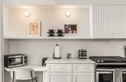 Rittenhouse Row Apartment | Luxury 1BD Rittenhouse Sq. | Hosted By Stay Rafa
