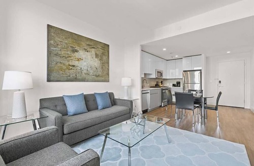 White Plains Apartment | Luxury 1BR in Downtown | Full Kitchen | W&D