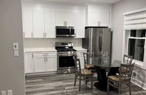 Westwood House | Luxury 3 Bedroom Apartment Downtown , Next to Train & Bus to NYC