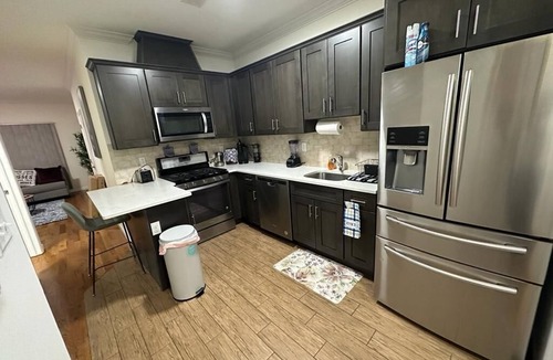 Elizabeth Apartment | Luxury 3 bedroom home 3 minutes to EWR