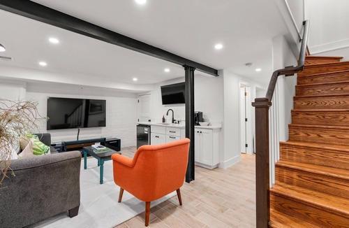Hill East House | Luxury 4 BR Capitol Hill Home, Steps to Metro, Walk to Capitol and DC Landmarks