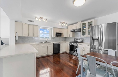 Seaside Heights House | Luxury 6+BR & 7BTH house w/AC, 1.5 blocks from Beach & Broadwalk. Rooftop views